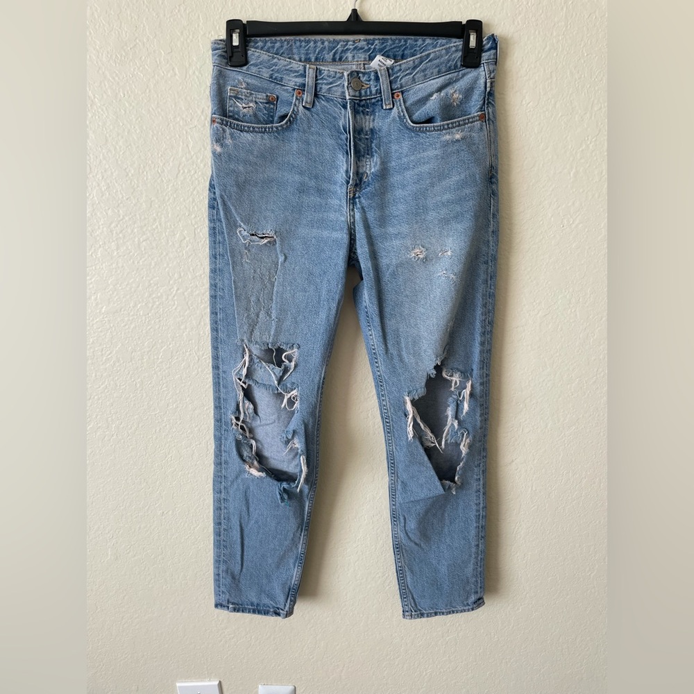 Ripped baggy jeans
